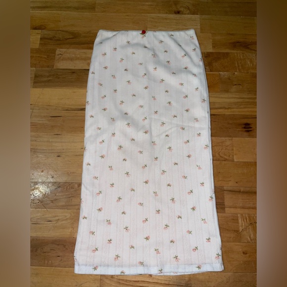 Set with Pink Roses - Picture 3 of 3